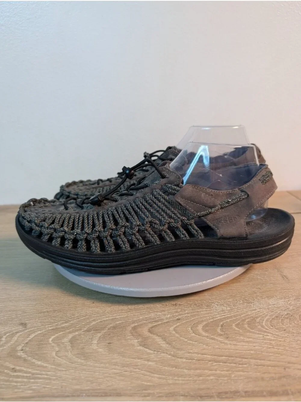 Keen Uneek Sneaker Water Shoe Black/Gray Men's Size 12 comfort casual